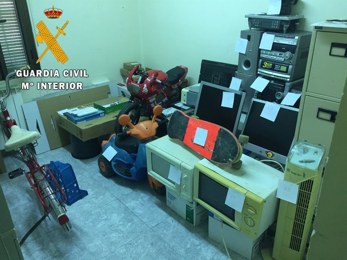 Enseres recuperados en la vivienda.