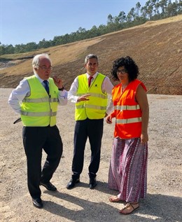 Pablo Zuloaga visita obras estabilización del talud de Caviedes