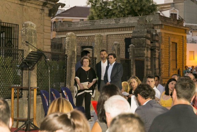 Parra, Millán y Moreno en la inauguración de la Casa de la Piedra, de Porcuna.