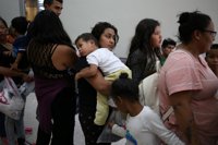 Un juez de EEUU considera "inaceptable" el avance del Gobierno para reunificar a las familias inmigrantes