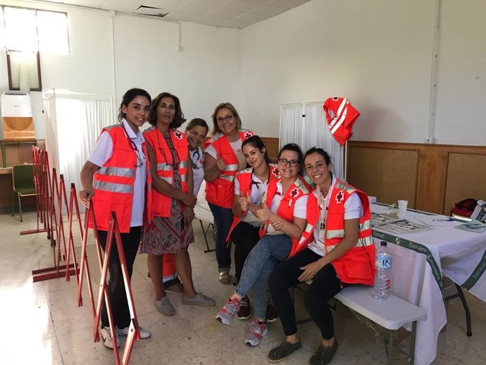 Voluntarias de Cruz Roja en el centro de acogida de migrantes de Mérida