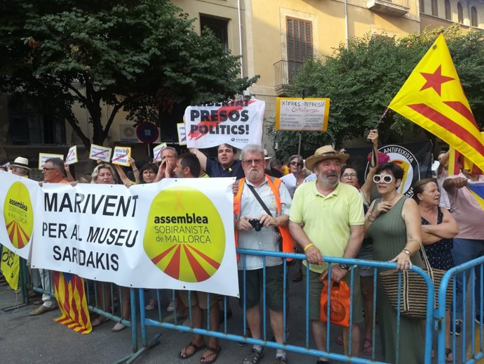 Manifestación contra los Reyes en Palma