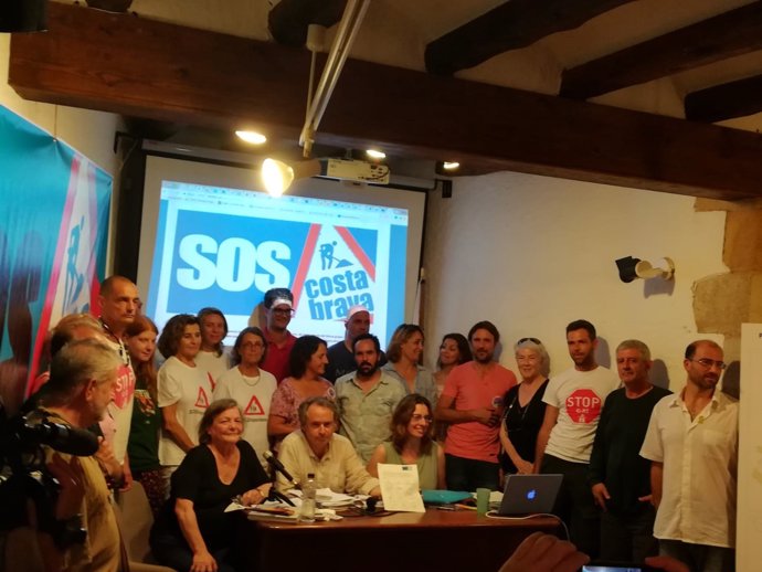 Plataforma SOS Costa Brava en la presentació del manifest