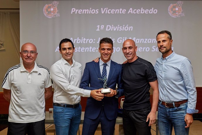 Gil Manzano, premiado como mejor árbitro de Primera División