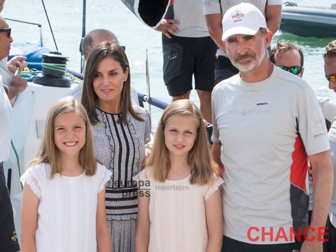 FAMILIA REAL EN EL CLUB NAÚTICO