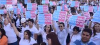 Cientos de personas se manifiestan en contra del aborto legal en Argentina