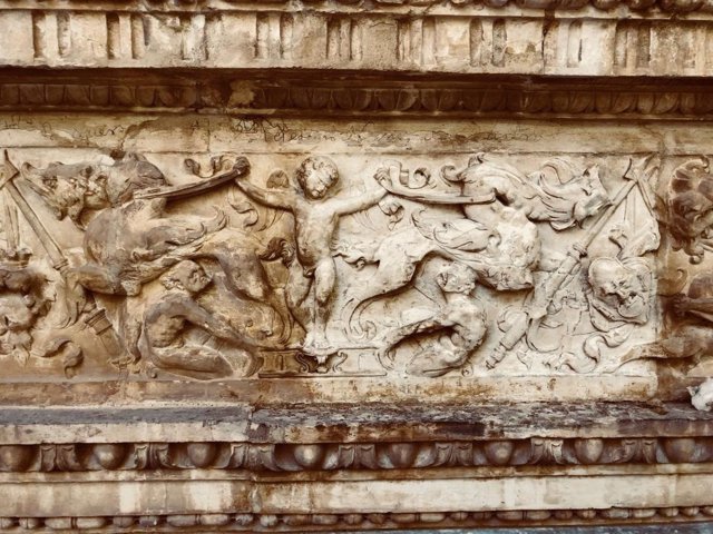 Limpieza de la portada de la iglesia del convento de San Clemente en Toledo