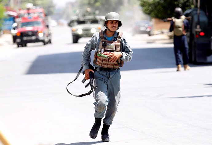 Policia afgano durante ataque en Jalalabad (Afganistán) 