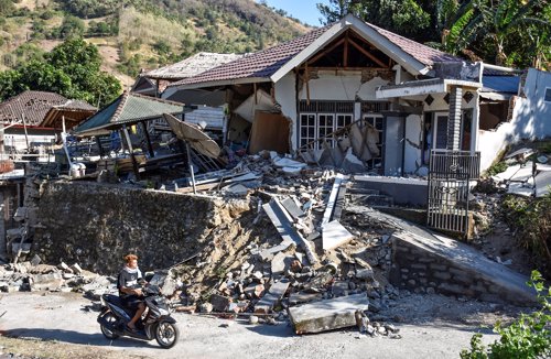 Daños en una casa por el terremoto de Lombok, Indonesia