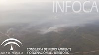 Infoca no prevé riesgo para la población por el incendio de Almonaster (Huelva) ni para el parque natural