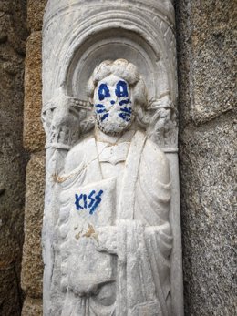 Figura de la Catedral de Santiago pintada tras un acto vandálico