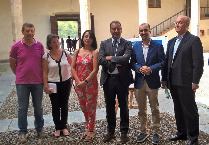 Alcaldes del suroccidente asturiano con el consejero Fernando Lastra 