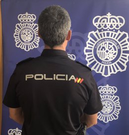 Policia Nacional Nota De Prensa Y Foto "La Policía Nacional Detiene A Un Hombre 