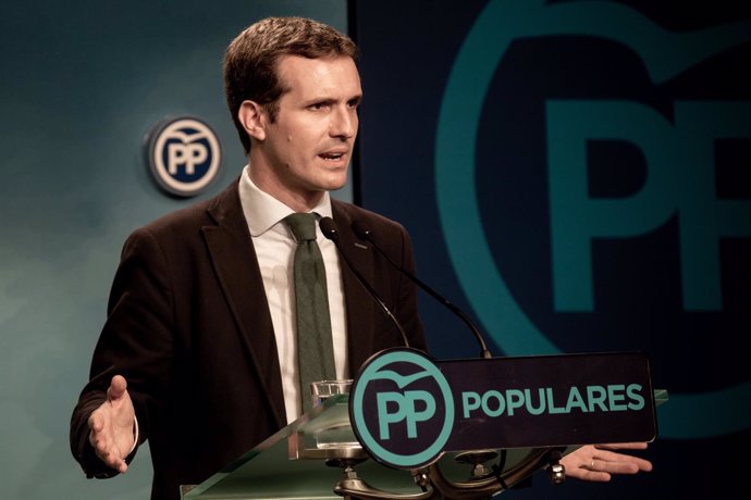 El líder del PP, Pablo Casado, da un rueda de prensa tras conocerse que la juez 