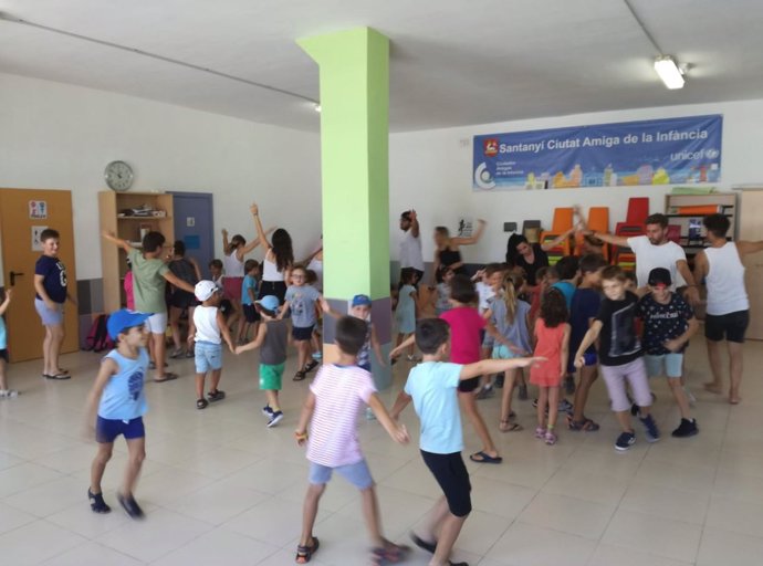 Niños en una escuela de verano de Santanyí