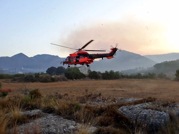 Cougar del reconocimiento en el incendio de Llutxent