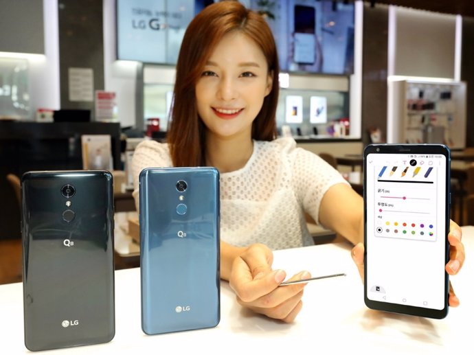 LG Q8