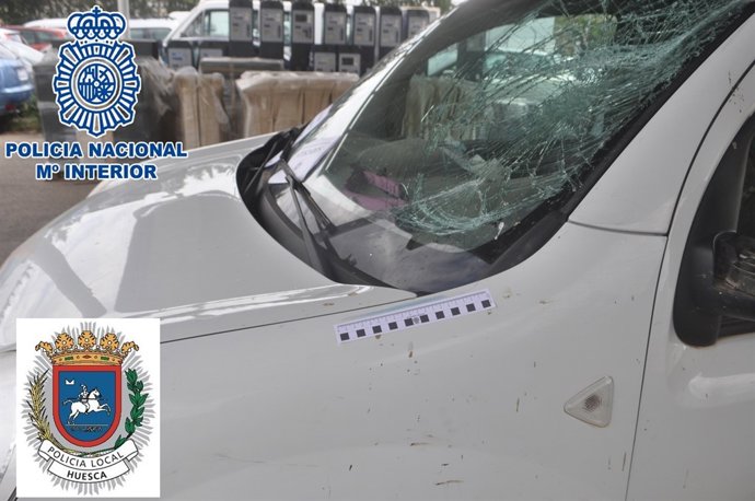 Foto del parabrisas de la furgoneta implicada en el atropello de un ciclista