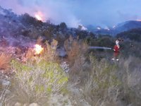 Gandia organiza el realojo de 182 personas evacuadas de 4 urbanizaciones y una residencia de mayores por el incendio