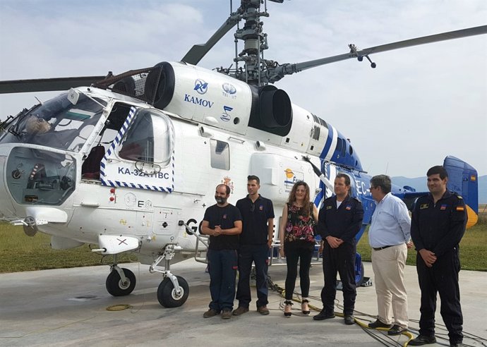 Helicóptero Kamov antiincendios, en la base de Plasencia del Monte (Huesca)