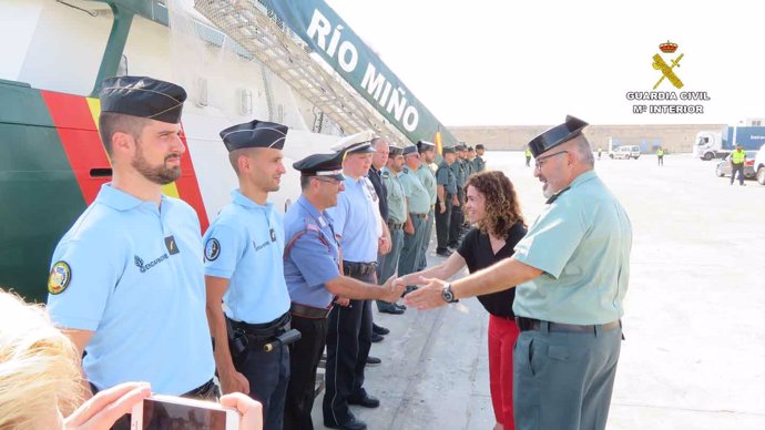 Visita de Rosario Sánchez al buque 'Río Miño' de la Guardia Civil
