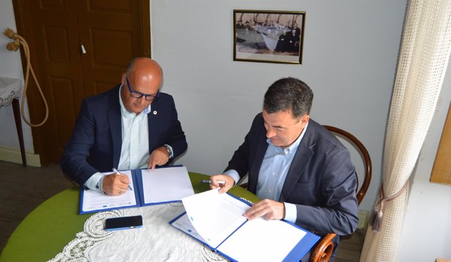 Román Rodríguez y José Manuel Baltar firman un convenio