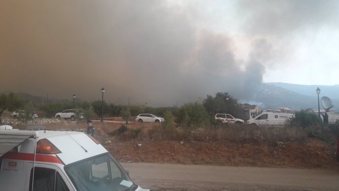 Emergencias recomienda el confinamiento de la población de Pinet por el incendio