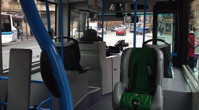 Imagen del interior de un autobús urbano