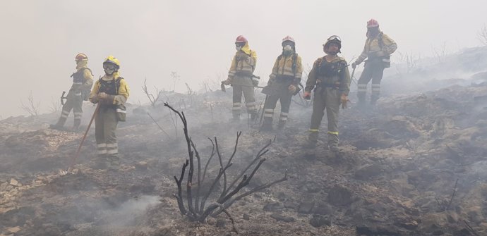 Imagen de los efectivos murcianos desplegados en el incendio de Llutxent