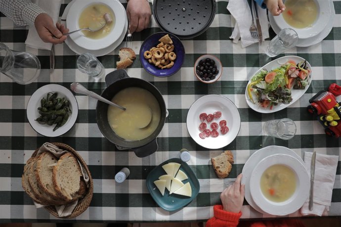 Comida, cocinar, mesa, platos, comer