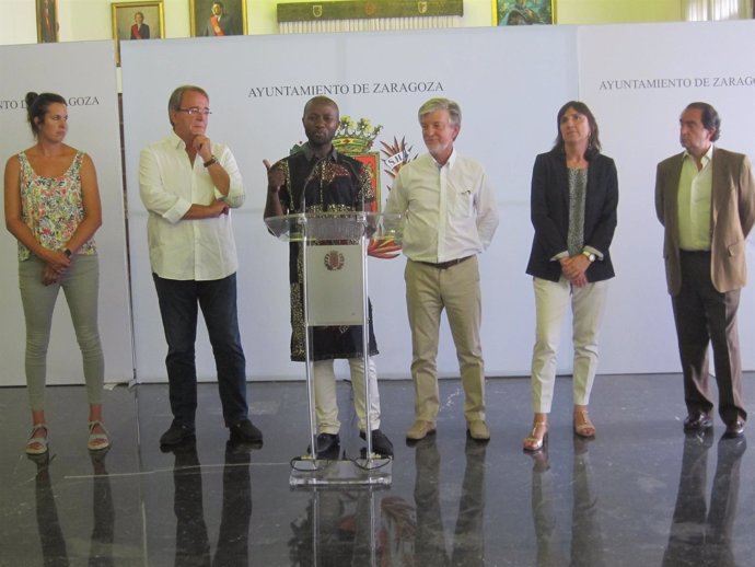 El alcalde y concejales de la oposición reciben al Mundialito de la Integración