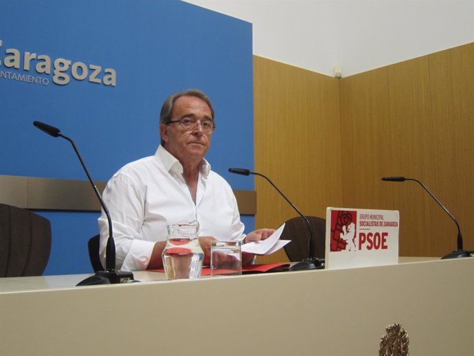 El portavoz de PSOE en el Ayuntamiento de Zaragoza, Carlos Pérez Anadón