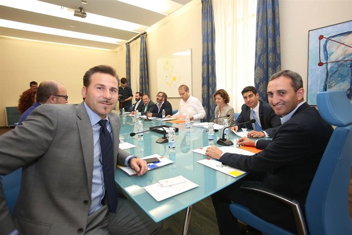 Alejandro Morant y César Sánchez miran a cámara, imagen de archivo