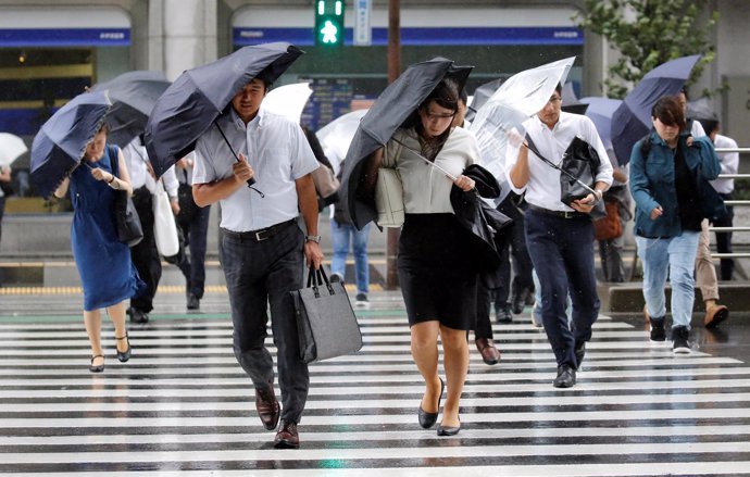 Efectos del tifón 'Shanshan' en su avance hacia Tokio