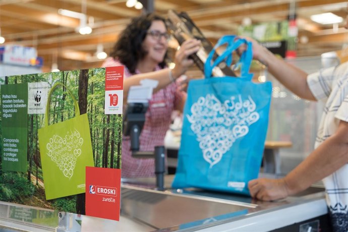 Bolsa solidaria con el planeta acuerdo Eroski y WWF.