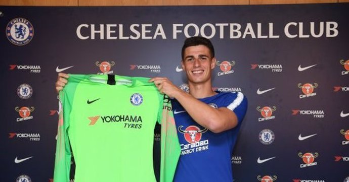 Kepa Arrizabalaga firma con el Chelsea