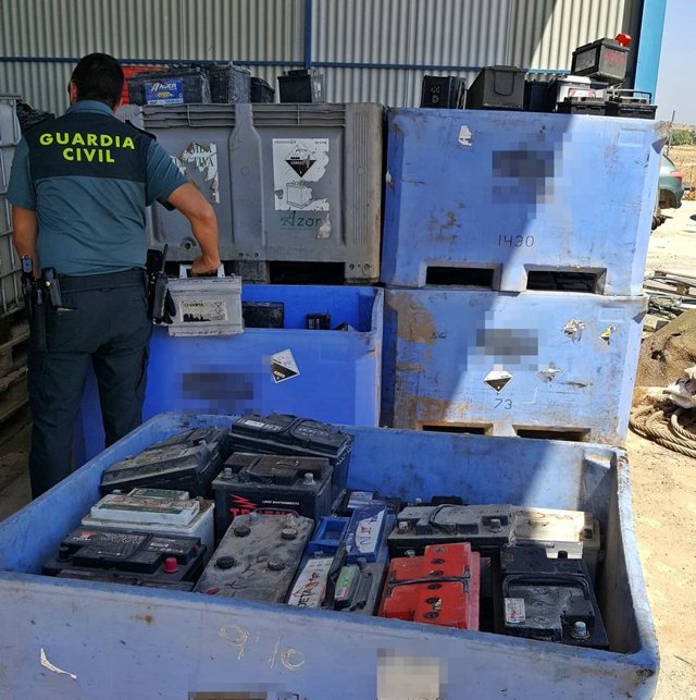 Dos detenidos por el robo de baterías de sistemas de riego en explotaciones de Vegas Altas