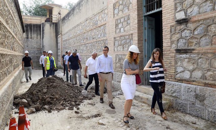 Imagen de la visita del alcalde a las obras en la Cárcel Vieja