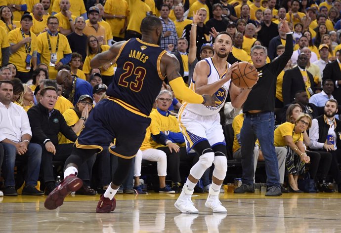 Golden State Warriors Stephen Curry Cleveland Cavaliers LeBron James