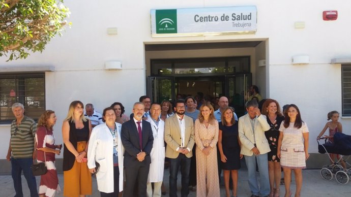 La consejera de Salud, Marina Álvarez, inaugura el centro de salud de Trebujena
