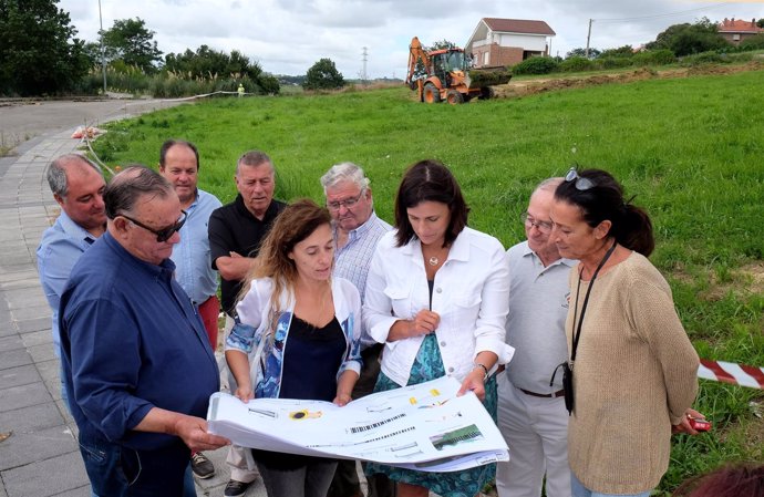 Inicio de las obras del nuevo área de esparcimiento canino en Peñacastillo