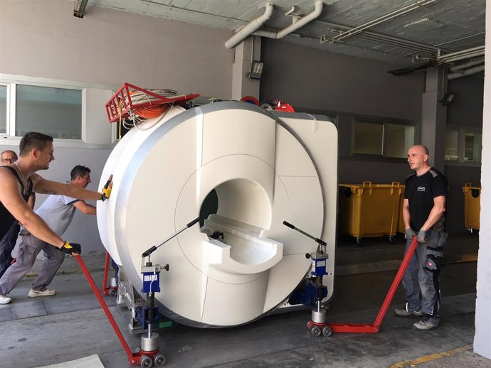 Traslado del equipo de resonacia al Clínico 