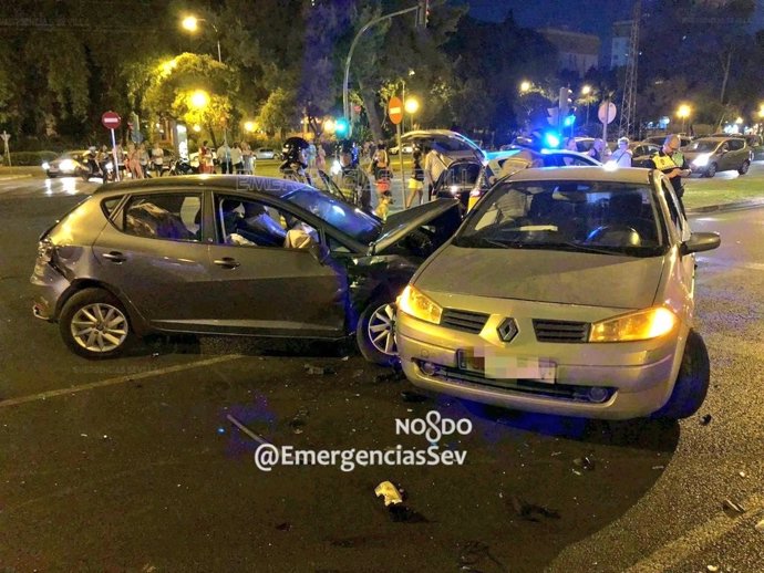 Accidente de tráfico en la avenida Alcalde Luis Uruñuela de Sevilla