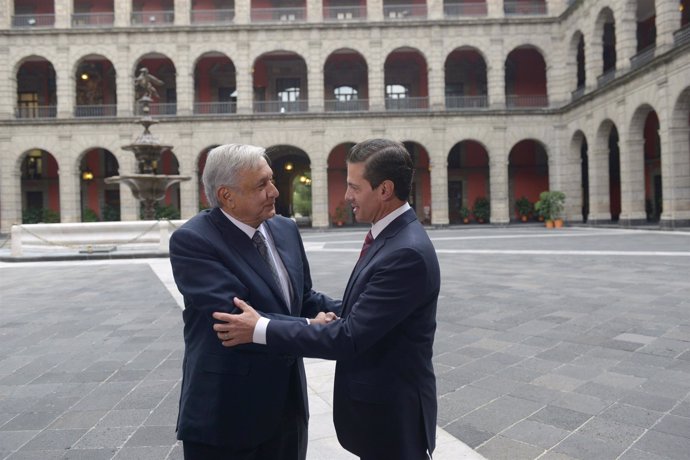 El presidente electo López Obrador y el actual mandatario Peña Nieto