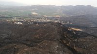 Agricultura trabajará en retirar la madera quemada por seguridad cuando el incendio de Llutxent se dé por extinguido