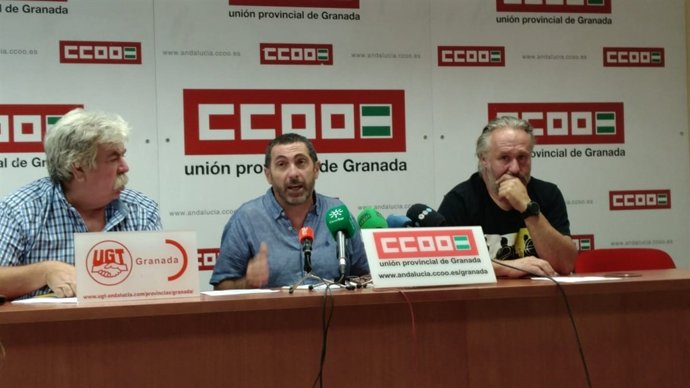 Trabajadores de Cetursa Sierra Nevada explican una convocatoria de huelga