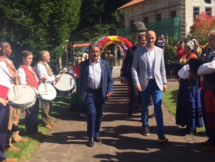 Miguel Ángel Revilla en el VI Encuentro de Casas de Cantabria