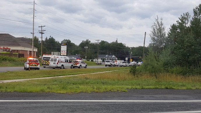Vehículos de emergencia en la zona del tiroteo en Frederictoon, Canadá