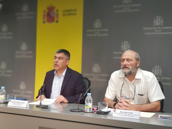Fulgencio, a la izquierda, en rueda de prensa
