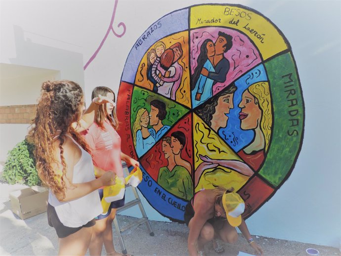 Jóvenes de Almócita participan en el taller de arte urbano